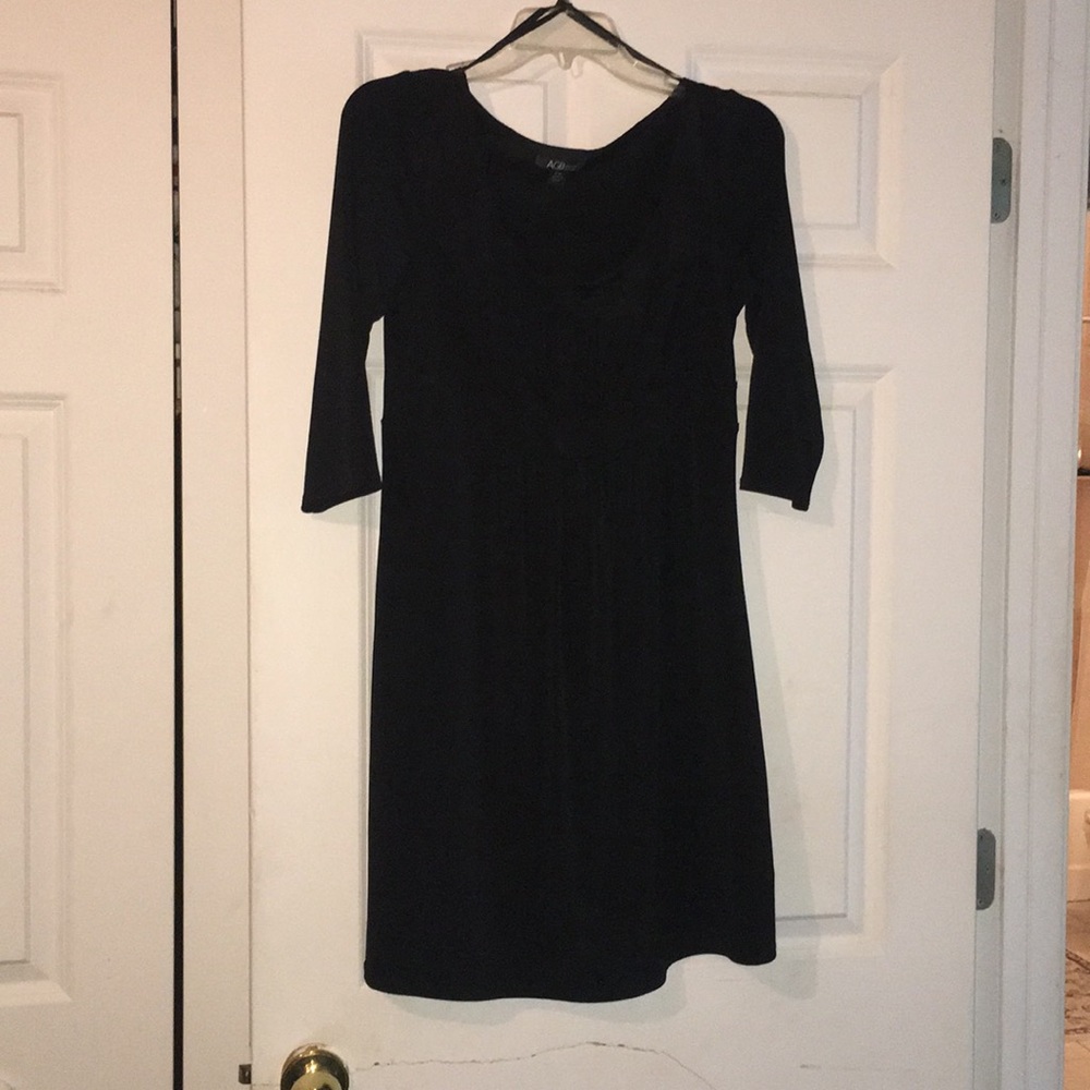 Mid sleeve black dress